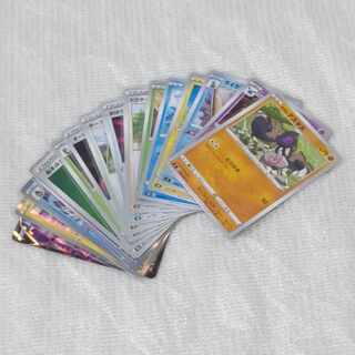 16 Pokemon cards