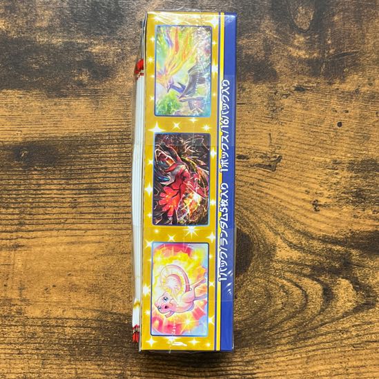 25th ANNIVERSARY COLLECTION BOX with 4 packs of promo Pokémon cards