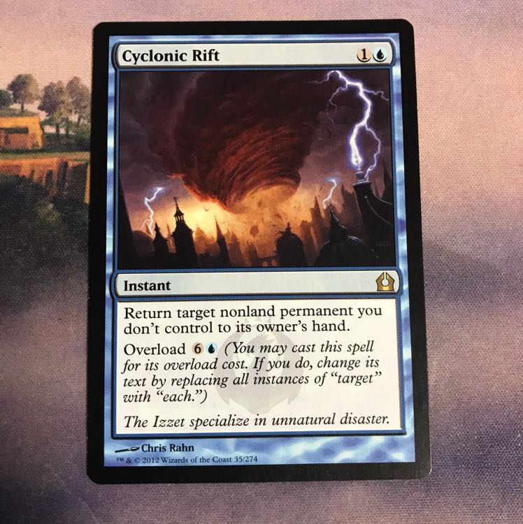 サイクロンの裂け目