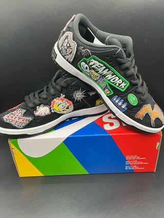 ネックフェイス × ナイキ SB ダンク ロー "ブラック" ブラック/ホワイト/マルチカラー DQ4488-001 27cm