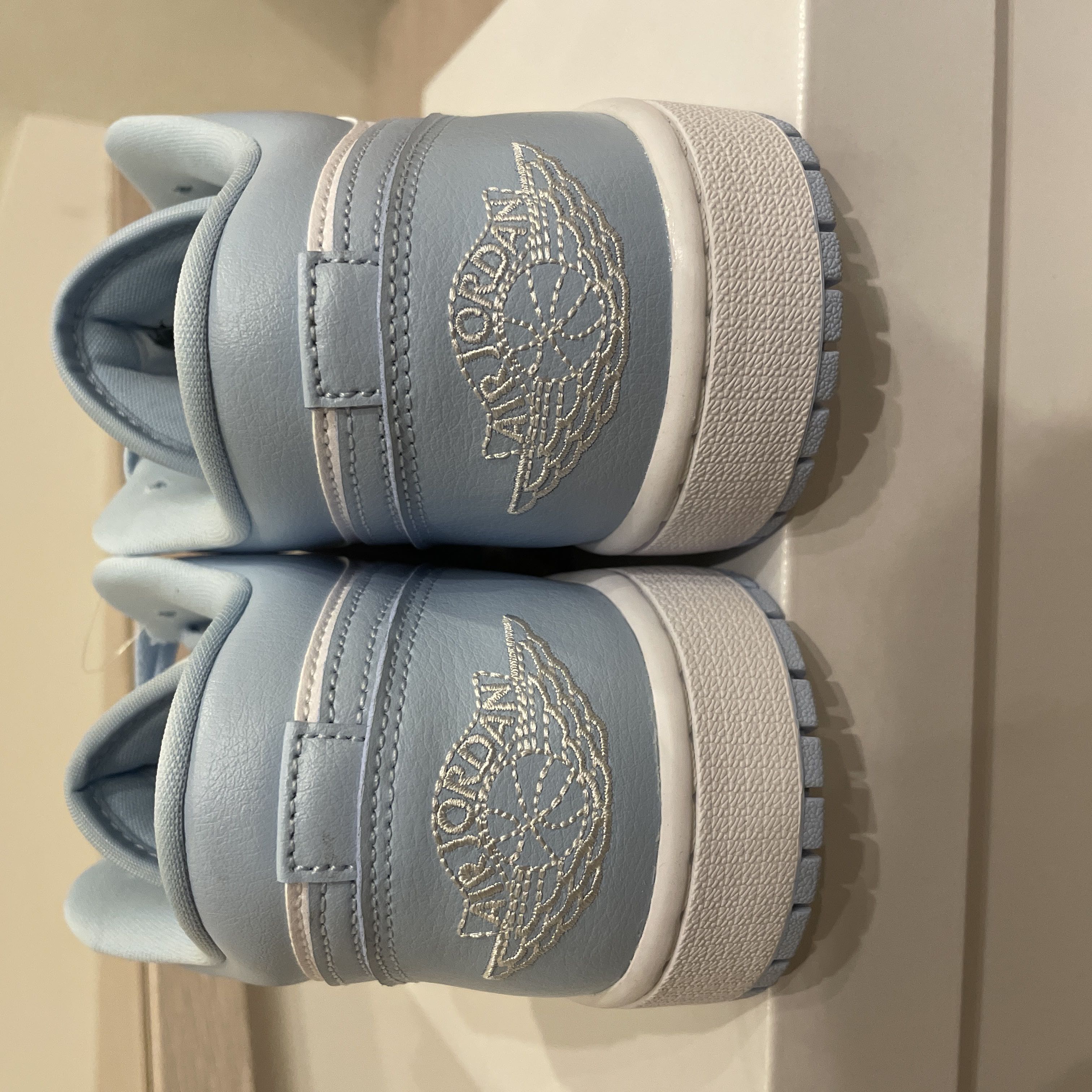 Nike Women's Air Jordan 1 Low "Aluminum" Ice Snubbull/Ho Wight DC0774-141 28cm