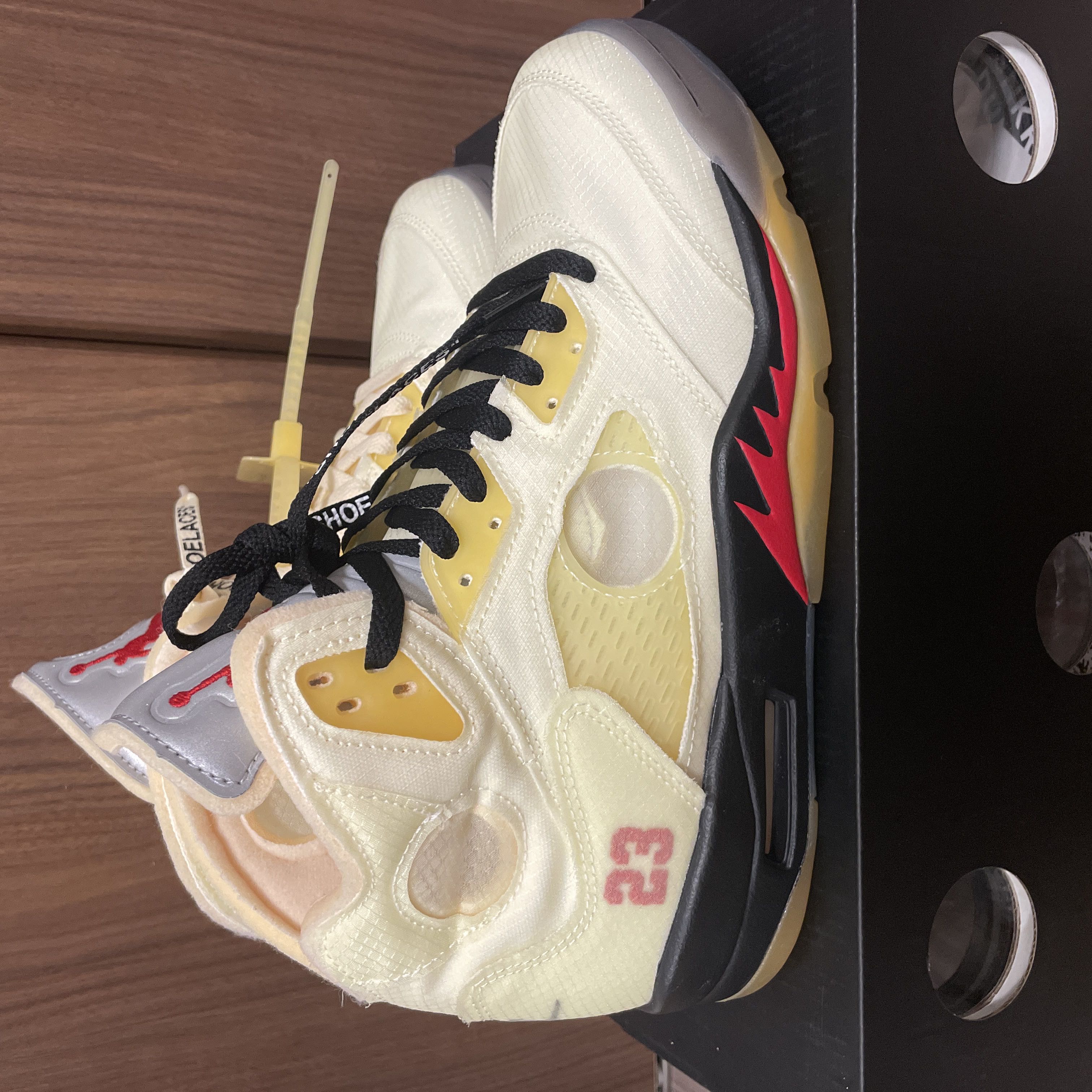 オフホワイト × ナイキ エアジョーダン 5レトロ Sp セイル/モスリンホワイトブラック CV9388-100 28cm