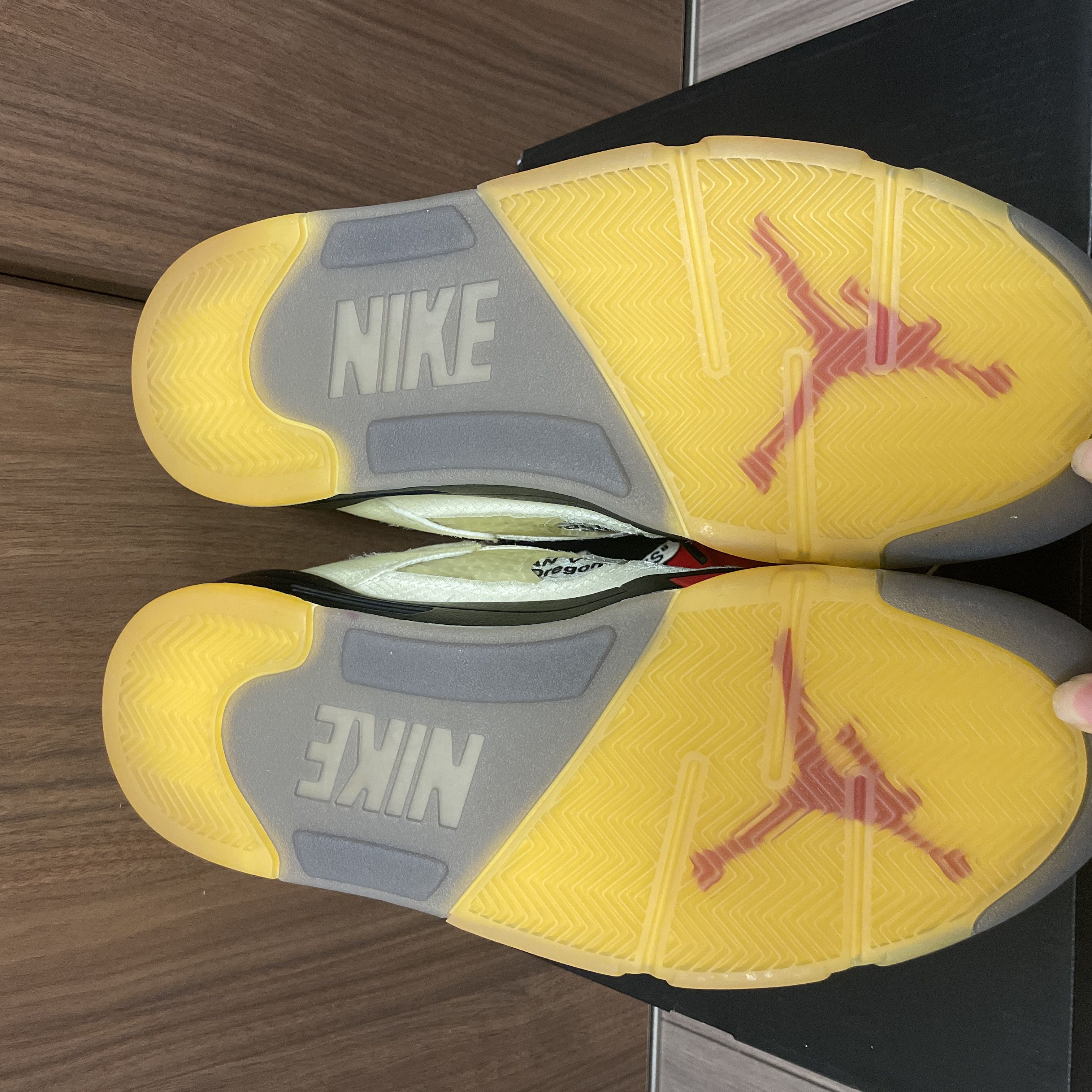 オフホワイト × ナイキ エアジョーダン 5レトロ Sp セイル/モスリンホワイトブラック CV9388-100 28cm