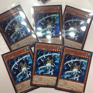 遊戯王　ライトハンド・シャーク