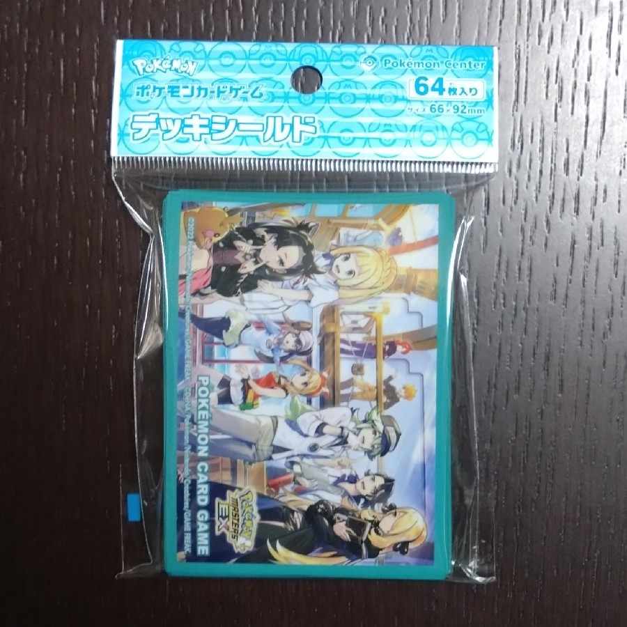 POKEKA TRAINERS
Salon! Sleeve