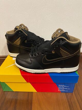 ポーンショップ × ナイキ SB ダンク ハイ "ブラック" ブラック/メタリックゴールド FJ0445-001 25.5cm