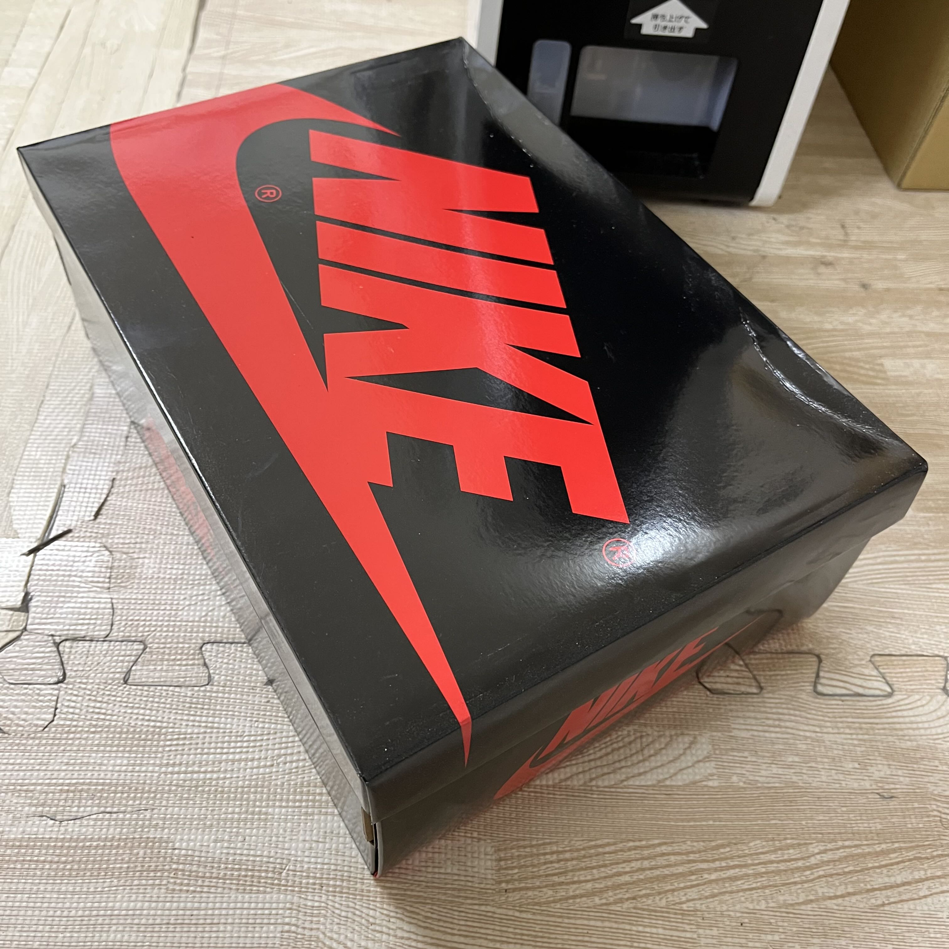 ナイキ エアジョーダン1 レトロ ハイ Og "ブレッド パテント" ブラック/ホワイトバーシティ レッド 555088-063 27.5cm