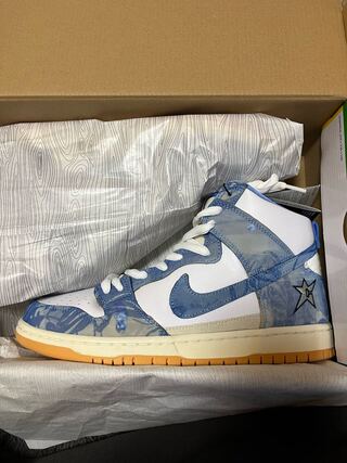 カーペット カンパニー × ナイキ SB ダンク ハイ プロ Qs ホワイト/ダーク サルファーココナッツ ミルクロイヤル パルス CV1677-100 28.5cm