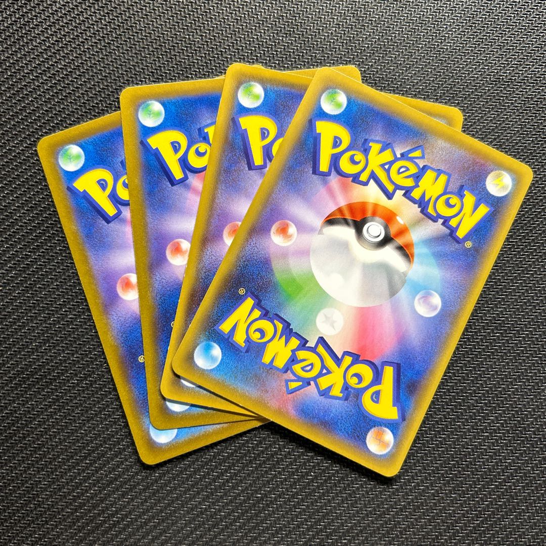 Moon and sun badge U 064/069