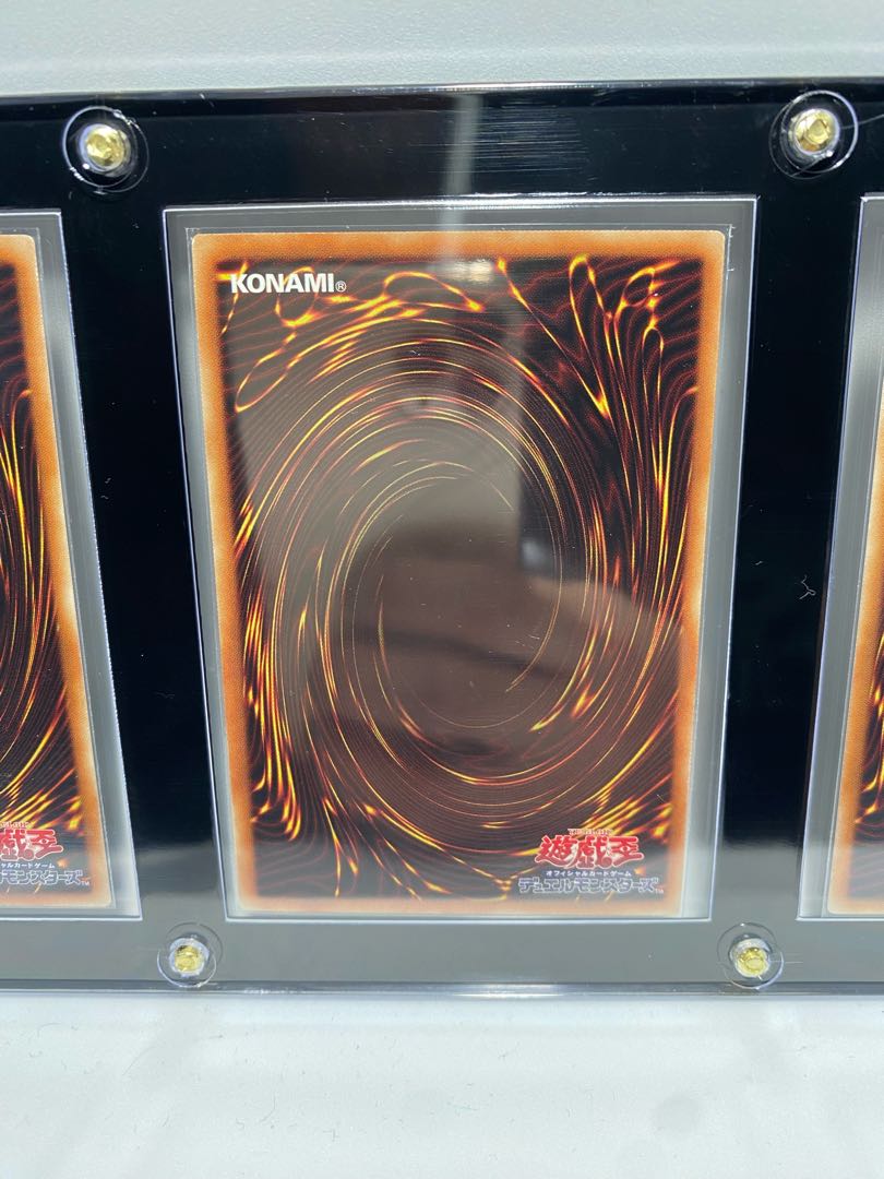 Beautiful] Blue-Eyes White Dragon Red-Eyes Black Dragon Black Magician Holographic