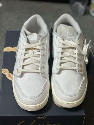 ユニオン × ナイキ エアジョーダン1 ロー KO "ホワイトキャンバス" ホワイト/セイル/ユニバーシティゴールド/ニュートラルグレー DO8912-101 30cm