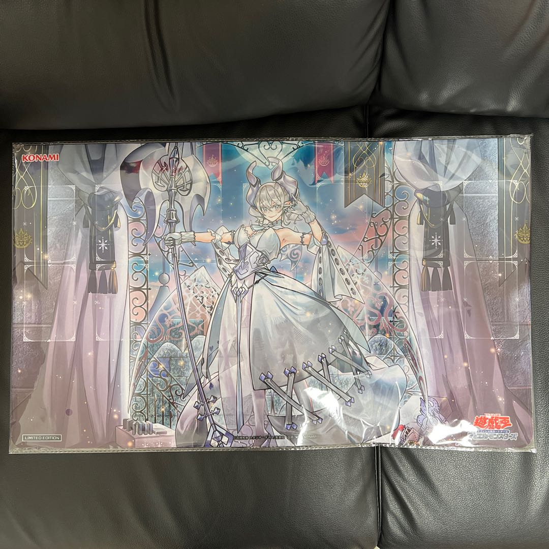 YuGiOh! Playmat Labyrinth of the White Silver Castle (Used