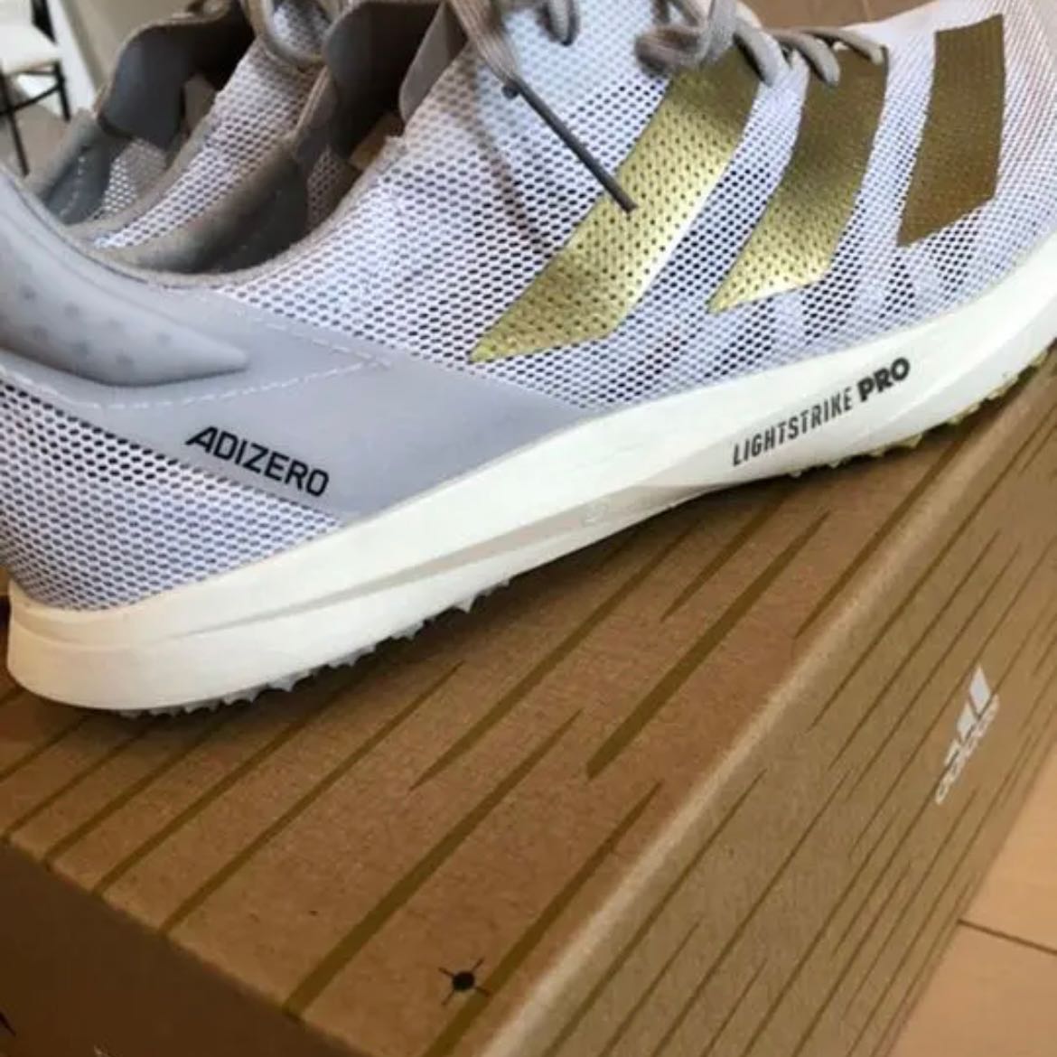 アディゼロアバンジ 27cm