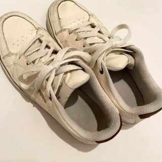 プーマ　PUMA スニーカー　ホワイト 23cm