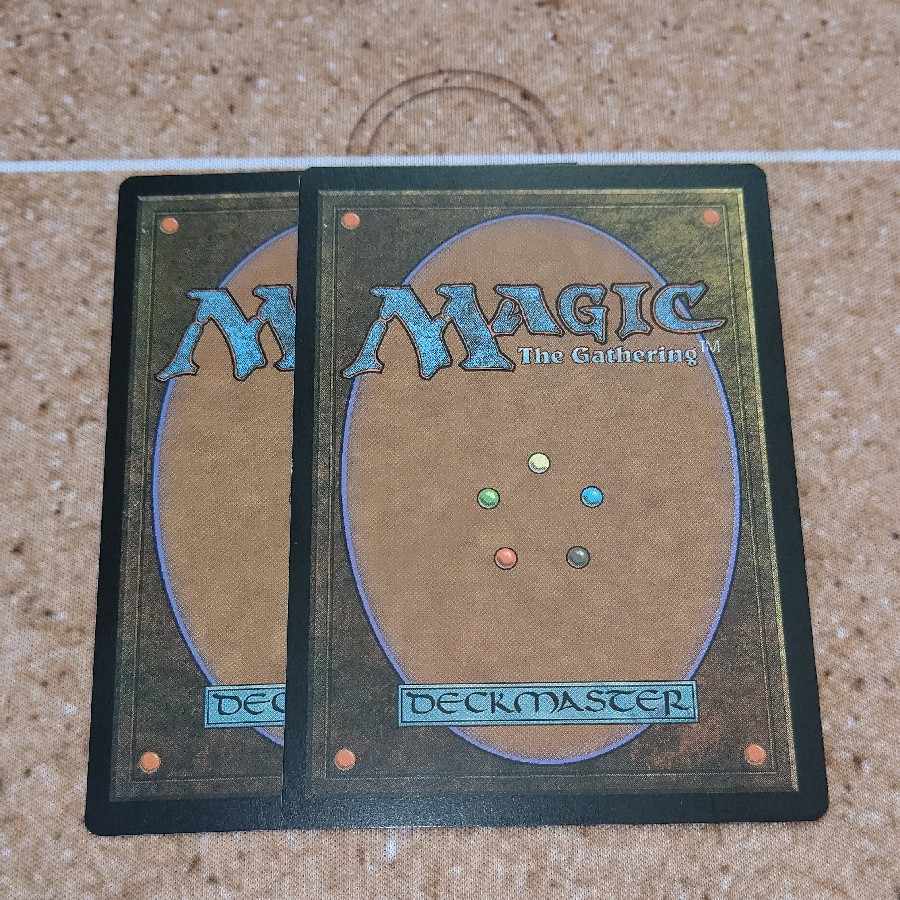 2 pictures of ape man's likeness 1枚