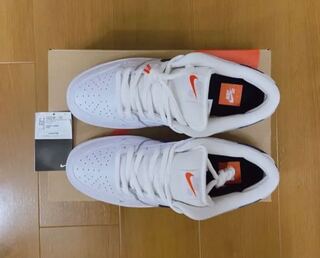 ナイキ SB ダンク ロー Iso "オレンジ レーベル" ホワイト/ネイビーホワイトセーフティ オレンジ CZ2249-100 27.5cm