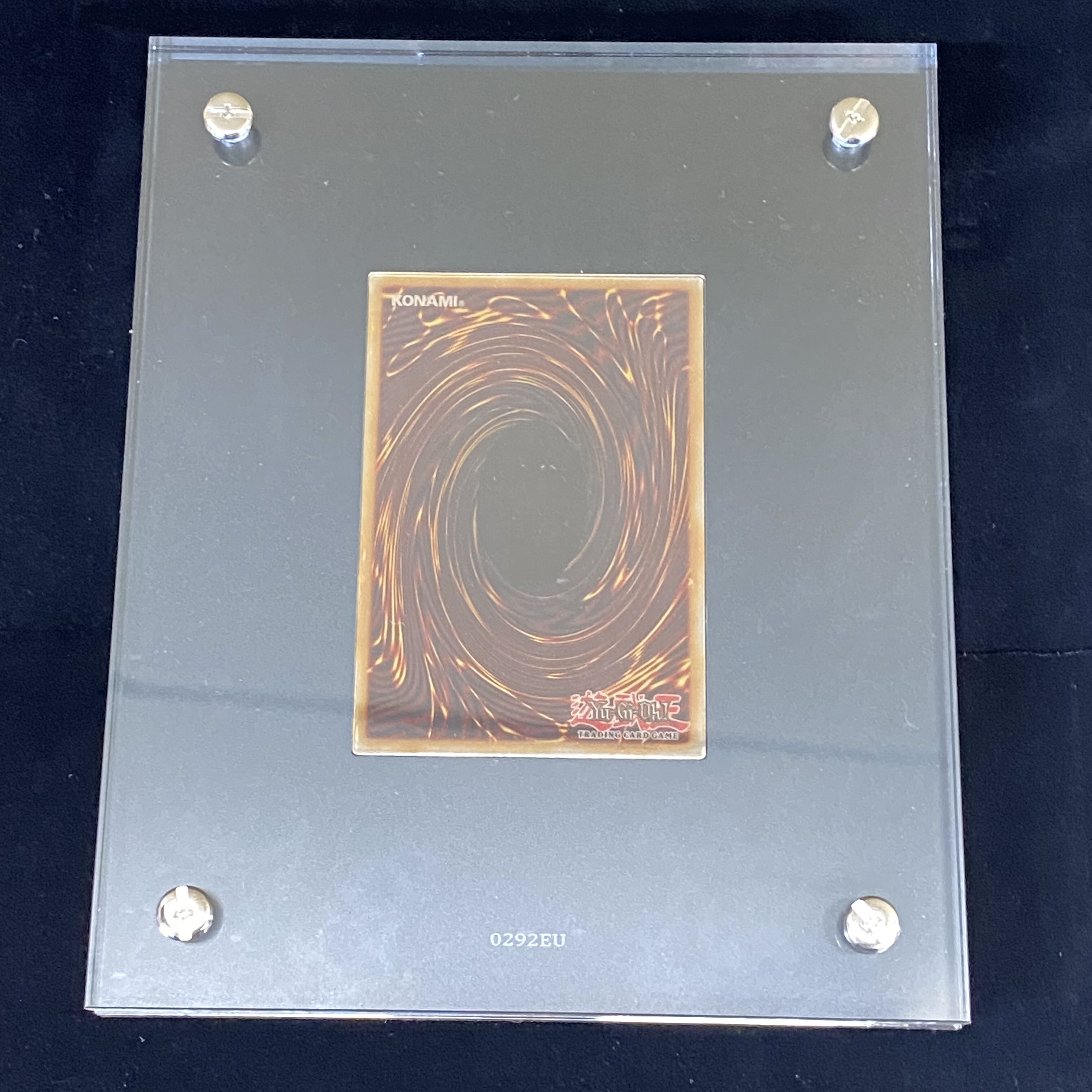 No,292EU Platinum Blue-Eyes White Dragon complete with accessories Platinum Blue-Eyes White Dragon