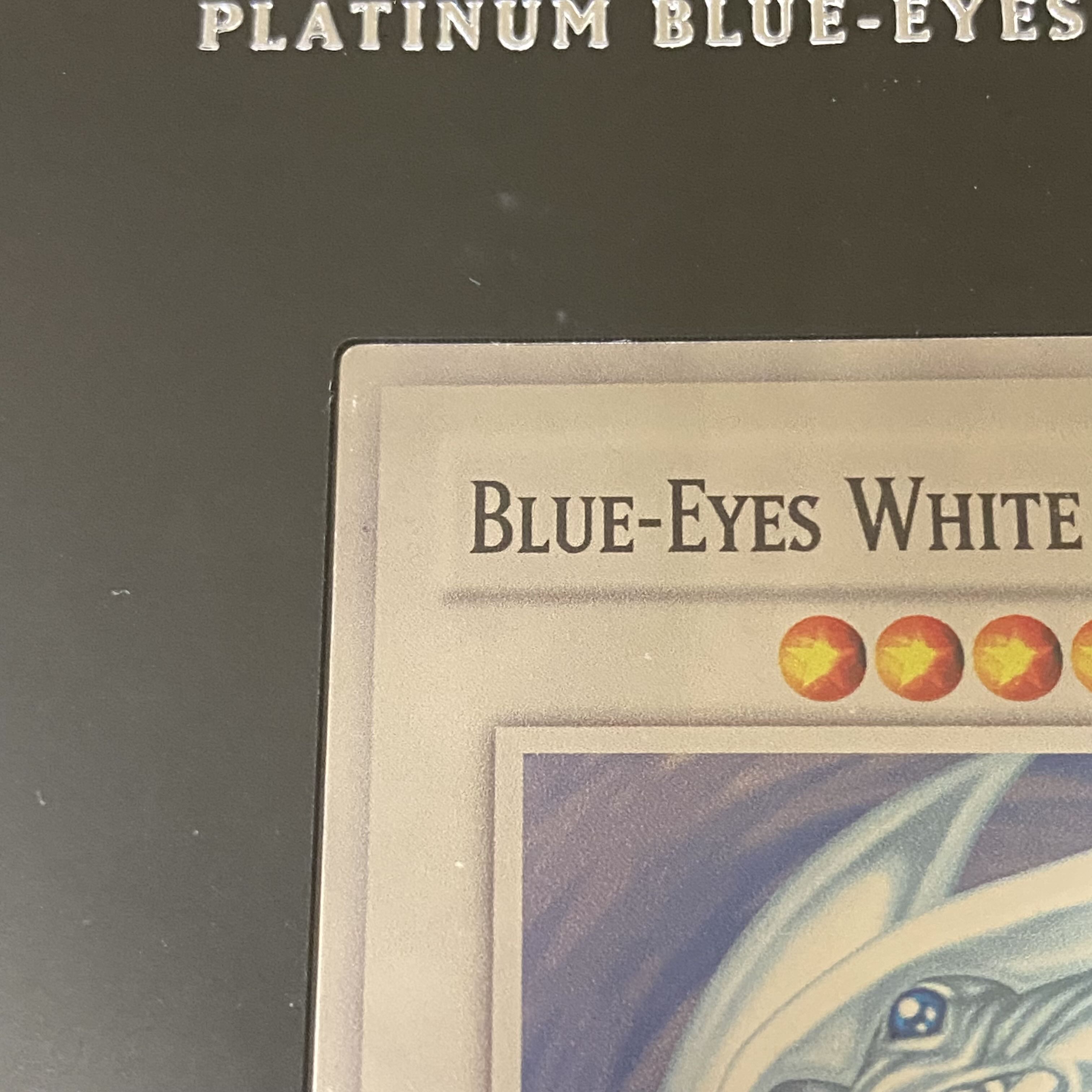 No,292EU Platinum Blue-Eyes White Dragon complete with accessories Platinum Blue-Eyes White Dragon
