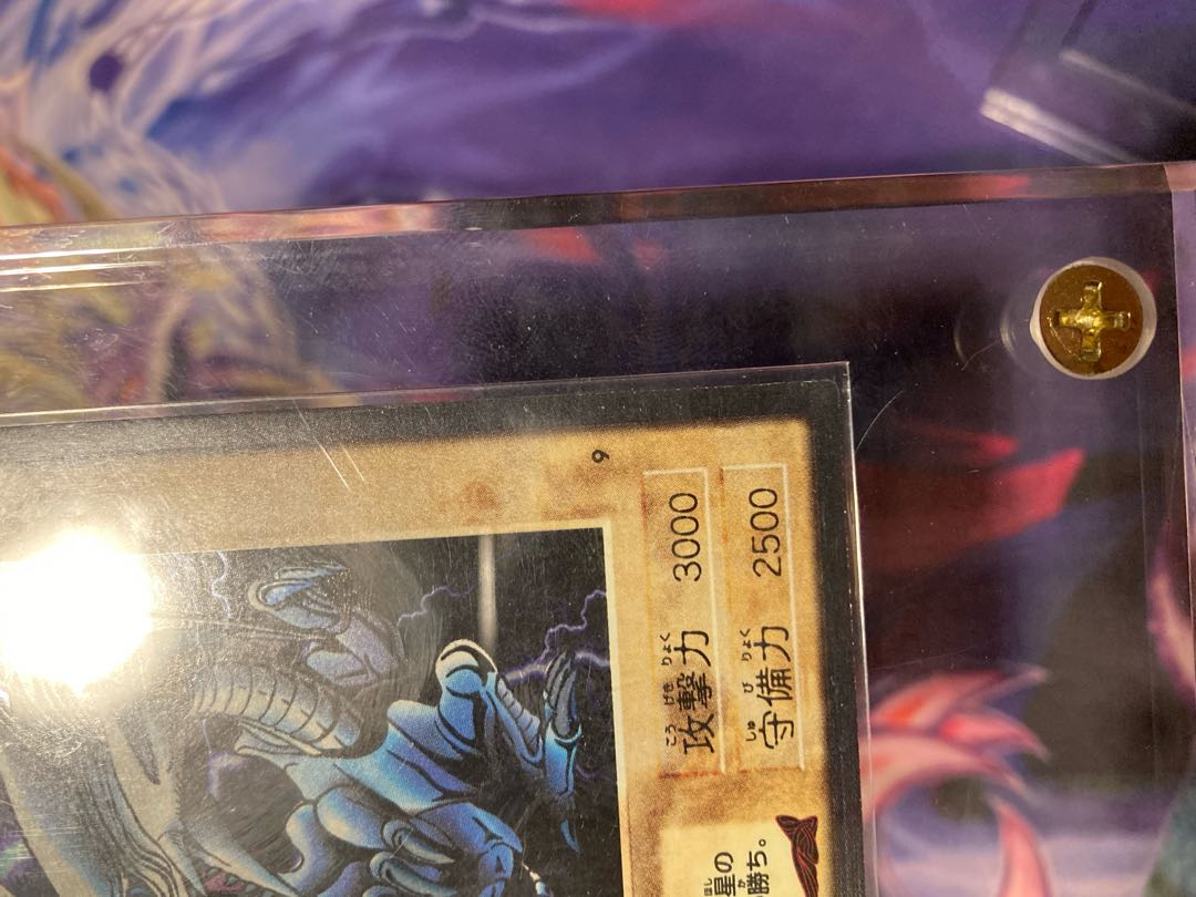 Blue-Eyed White Dragon Bandai Edition with Tracking Case