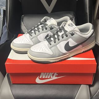 ナイキ ウィメンズ ダンク ロー "ホワイト/ライトスモークグレー/セイル/アイアングレー" 28cm