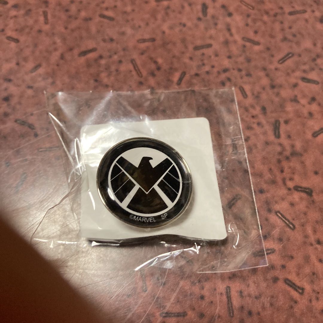 marvel シールド　バッジ