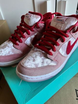 Strangelove x Nike SB Dunk Low "Valentine's Day" Bright Melon/Gym Red/Med Soft Pink 27.5cm
