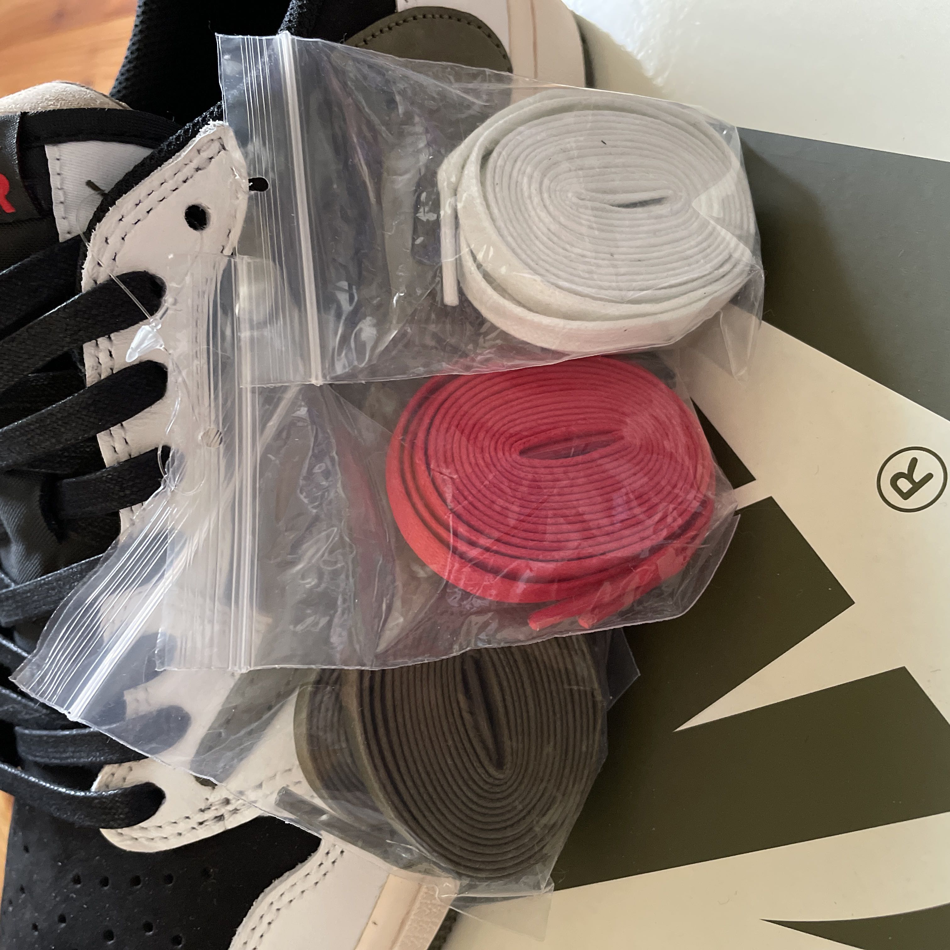 Travis Scott x Nike Wmns Air Jordan 1 Low OG "Medium Olive" Medium Olive/White/Black 27.5cm