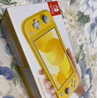 ニンテンドースイッチライト　イエロー