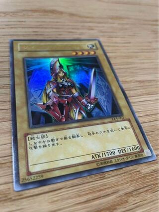 クィーンズ・ナイト ウルトラレア 001