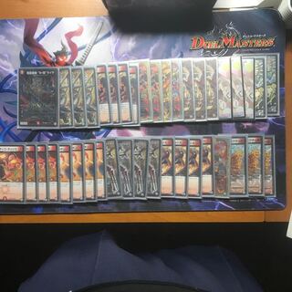 3-deck set, red mono Barga, white mono Metallica, red mono Brando