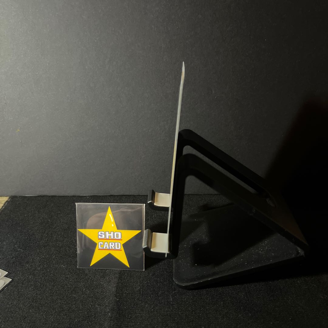 The set of 2 pieces of different colors of "Fighting".