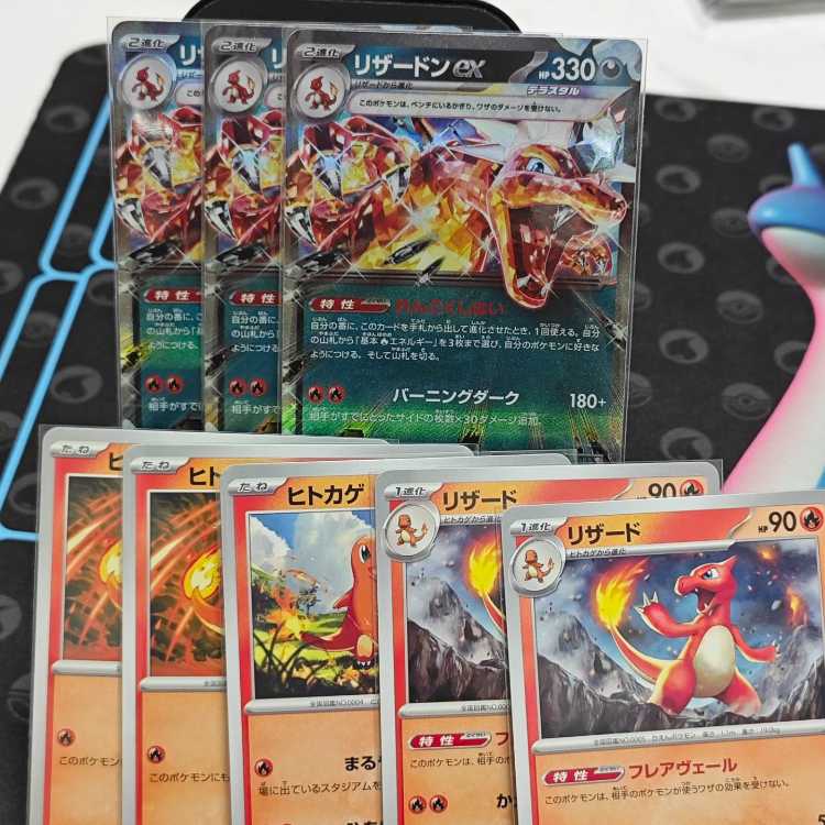 3 Pokémon cards Charizardex + 3 Charmander + 2 Charmeleon