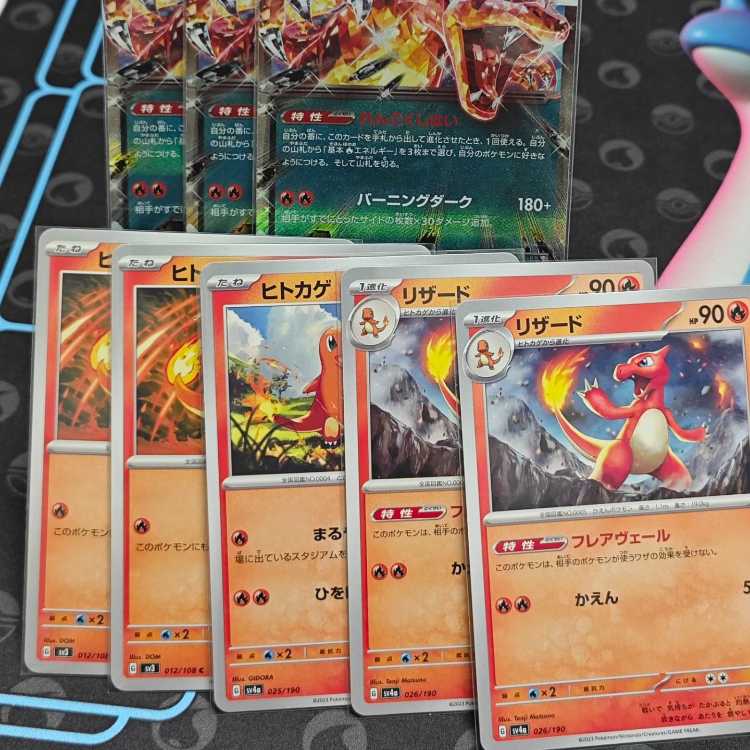 3 Pokémon cards Charizardex + 3 Charmander + 2 Charmeleon