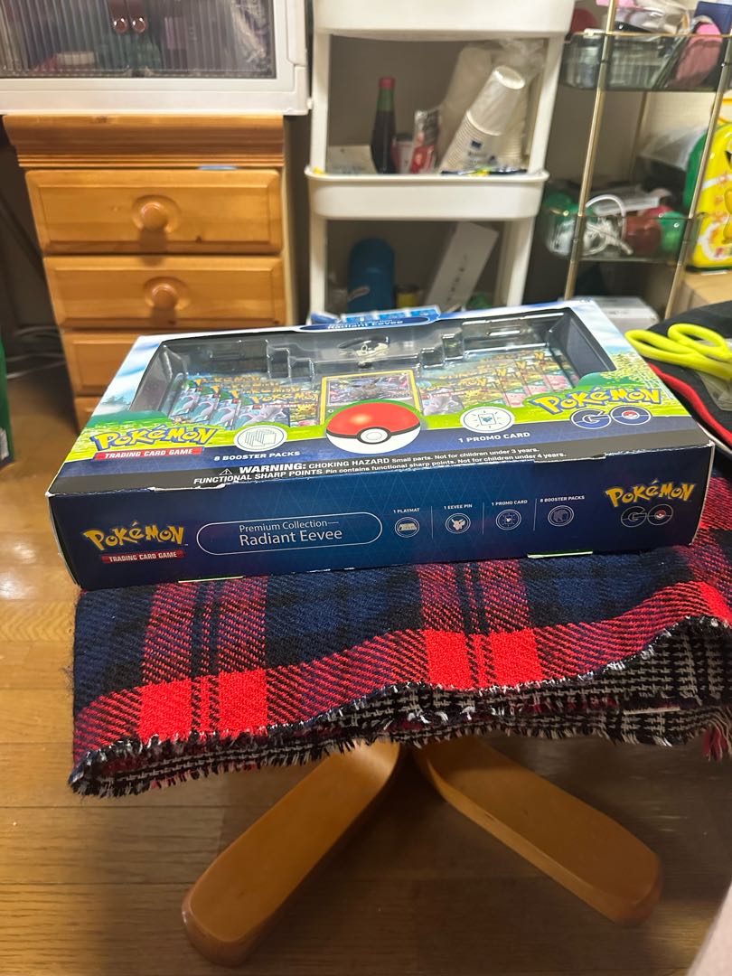 Pokémon go radiant Eevee collection box 1BOX