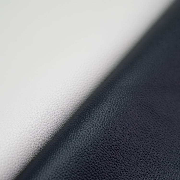 2019 NEW LIMITED LEATHER エンボスとスムースの質感MIXで遊ぶ。期間限定エンボスレザー『ブラックネイビー&ピュアホワイト』 エンボスレザーの特徴