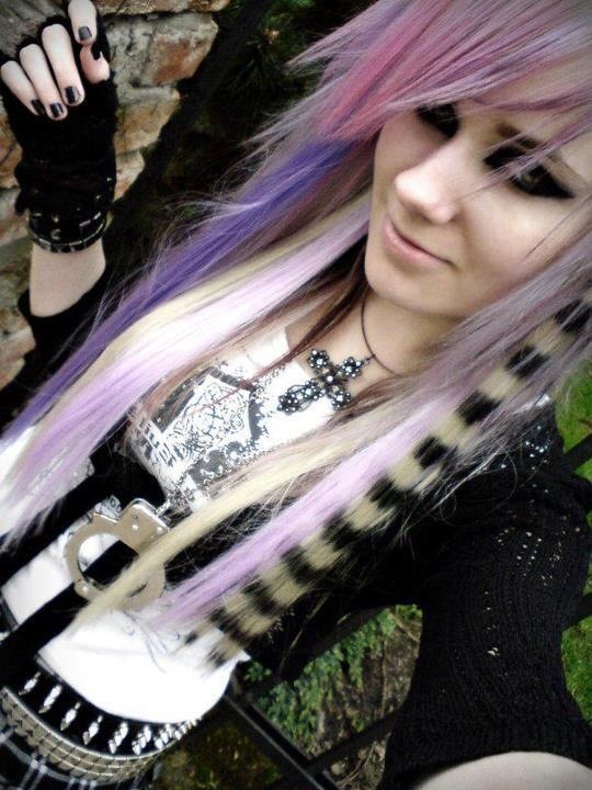 ノンジャパgirl達に学べ 個性的で可愛い海外の Emo Sceneファッシ カリスマトーク 女の子のカワイイを発信するメディア