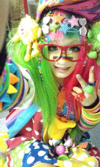 デコラには欠かせない カラフルでかわいいアクセサリー カリスマトーク 女の子のカワイイを発信するメディア