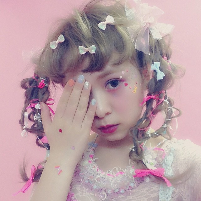 平松可奈子 と一緒に活動するチャンス 新 ハニーシナモン の新たなステー カリスマトーク 女の子のカワイイを発信するメディア