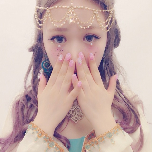 平松可奈子 と一緒に活動するチャンス 新 ハニーシナモン の新たなステー カリスマトーク 女の子のカワイイを発信するメディア