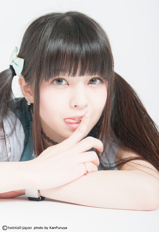 モデルにしてシンガー Kera の妹キャラの 春奈るな を徹底解 カリスマトーク 女の子のカワイイを発信するメディア