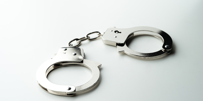 未成年が逮捕されたら｜その後の流れや措置・示談や家族に出来ること