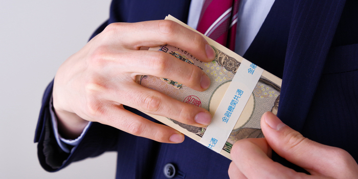 業務上横領罪は初犯でも逮捕される?実刑になりやすいケースや刑罰を解説