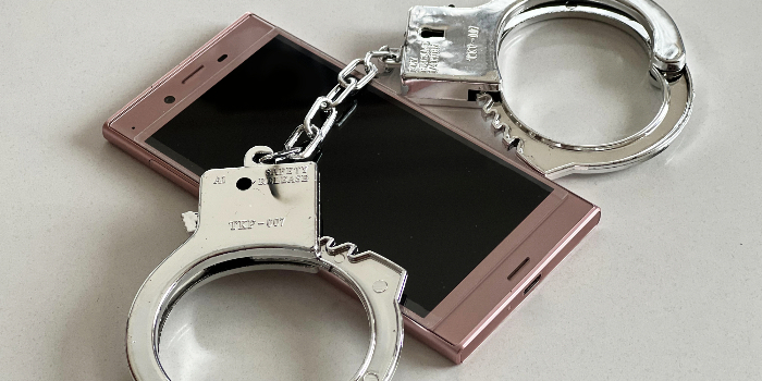 オンカジ利用は一般人でも逮捕される？逮捕されるきっかけや確率を事例とともに解説