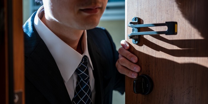 住居侵入罪は初犯でも逮捕・起訴される？起訴回避のポイントも解説