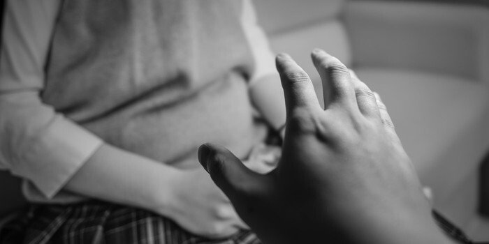 淫行事件を弁護士に相談・依頼するメリットは？選び方や弁護士費用の相場も解説