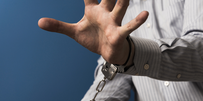 会社で盗撮した末路は？逮捕や解雇のリスクを回避する方法も解説