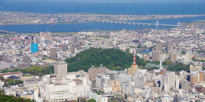 不法滞在で強制送還される際の流れ｜強制送還を回避するための方法についても解説