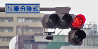信号無視で後日呼び出しを受ける可能性はある？確率・罰則・対処法を解説