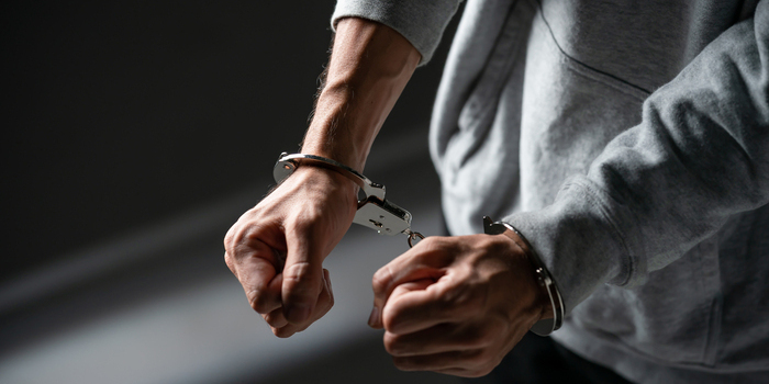 ストーカー規制法違反にあたる行為とは？ストーカー行為の具体例と罰則や逮捕後の流れ