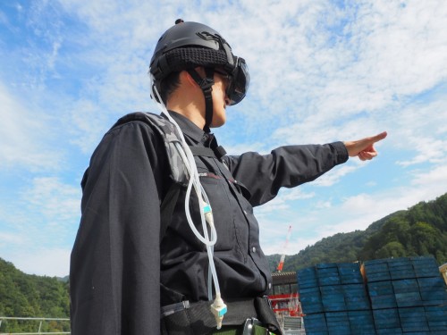 ある現場で使用中の冷却装置付きHoloLens